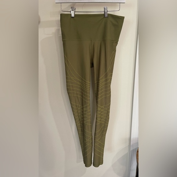 Size 8 tall lime green lululemon - Picture 2 of 7